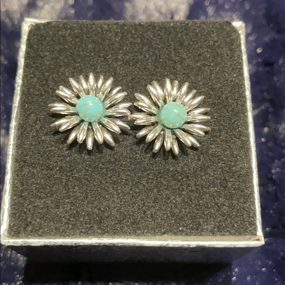 Fashion Earrings with teal stone